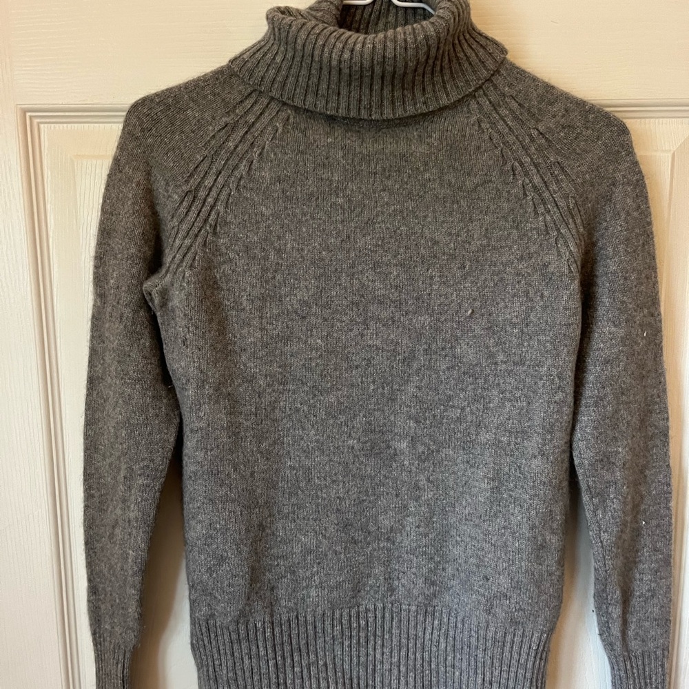 Sutton studio cashmere sweater